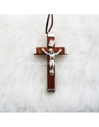 Cruz de madera con Cristo.

 Dimensiones: 4,5 cm y 6 cm