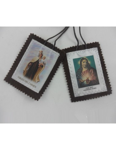Escapulario de tela de 2.5 x 3 cm.
Escapulario de la Virgen del Carmen y el Sagrado Corazon de Jesus.
