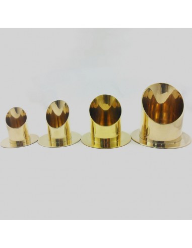 Candelero dorado de metal, para velas de cera liquida o cera normal.

Disponible en las siguientes medidas:

- 5cm Ø
- 6cm
