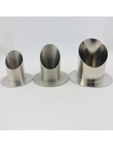 Candelero metal plateado, para velas de cera liquida o cera normal.

Disponible para velas de la siguiente medida:

- 5cm Ø