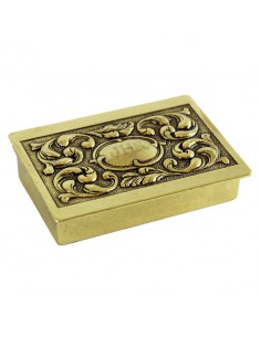 Caja de llaves para sagrario en bronce. Decorada con motivos vegetales y acabada en dorado.

Dimensiones: 8,5x 6x2 cm