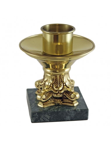 Candelero de bronce con base de mármol.
Dimensiones: 15 cm de alto x 12 cm de ancho. 
Base: 5.5 cm x 5.5. cm.
Mechero de 5 c
