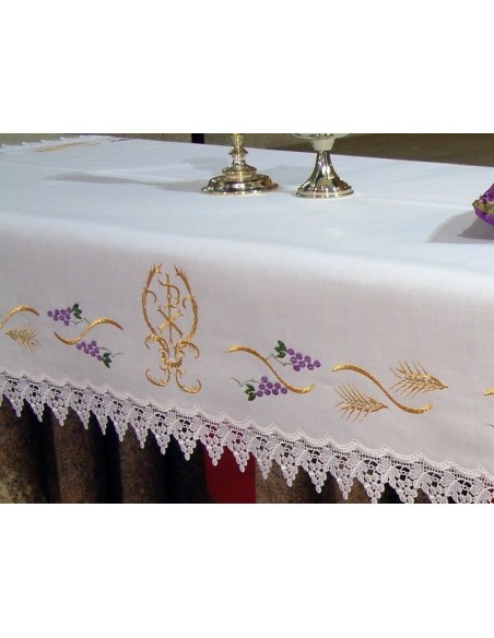 Mantel de altar bordado por los 4 lados con  uvas espigas, con puntilla en el borde, disponible como en la foto pero el bordado