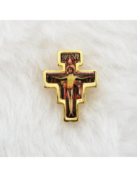 Pin de Cruz de San Damián
Medida: 2 cm de alto x 1,5 cm de ancho 
