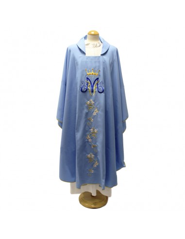 Casulla con bordado Maria, disponible en azul y blanca.
Tejido poliester.
Medidas: 115 cm largo.