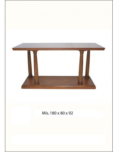 Mesa altar de madera con 4 columnas.
Dimensiones: 180 x 80 x 92 cm.