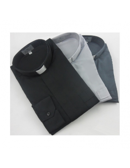 Camisa para sacerdote de manga larga Trilla Desta mezcla algodón.
La camisa tiene el cuello adaptado para la tirilla o alzacue