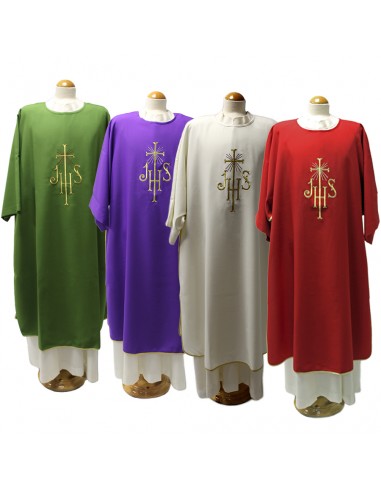 Dalmatica de poliester con bordado en dorado en el pecho de una cruz y JHS. Disponible en los cuatro colores litúrgicos.


