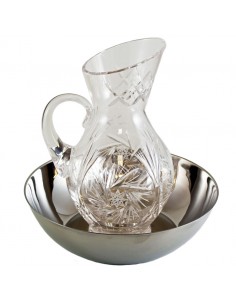 Lavamanos con jarra de cristal y jofaina de acero inoxidable.
Medidas totales: 23.5x22.5 cm.
Medidas jarra: 23.5x9.5 cm.
Med