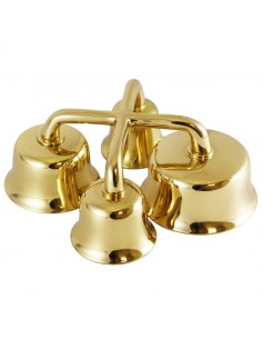 Carrillón dorado de cuatro campanas, cada uno con un tamaño distinto.