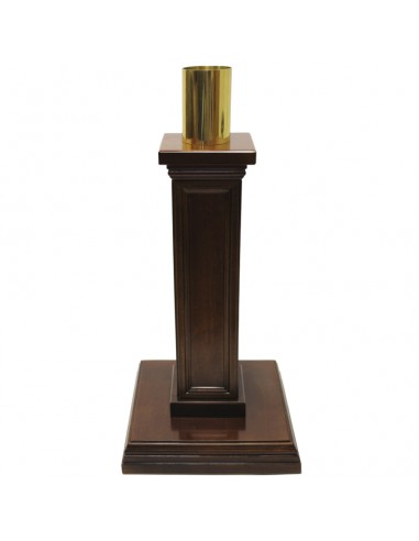Portacirio de madera 
Altura sin contar mechero: 58 cm
Altura total: 71 cm 
Mechero para cirio de 8 cm de diametro