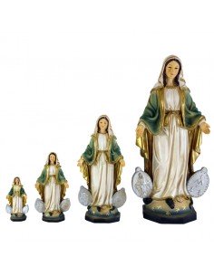 Virgen Milagrosa con medalla incrustada.
Realizada en resina.
Distintas medidas disponibles:
8 x 4 cm 
13 x 5´5 cm
20 x 9 