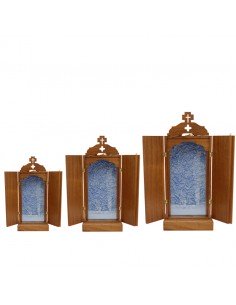 Capilla de madera barnizada con interior acolchado azul. 
Disponible en diferentes medidas.
Todas las capillas tienen una pro