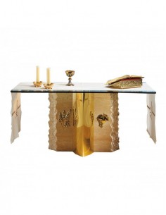 Base de mesa de altar bronce y marmol.

Tapa de cristal no incluida.

Medidas: 97 cm de altura x 107 cm de ancho x 58 de fo
