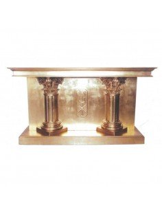 Mesa altar columas en madera tapa y cajón central en DM. Detalle Pax en madera decorada en pan de oro

Medidas: largo 175 x f