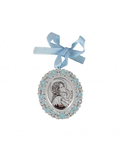 Medallón plateado esmaltado con detalle de la Virgen con niñol.
Disponible en rosa y azul.