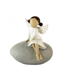 Angel sentado en piedra