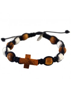 Surtido pulsera de hilo con cruz de madera de olivo, medalla de San Benito, bolas de madera y piedras blancas.