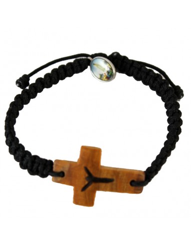 Surtido de pulsera de hilo con cruz de madera de olivo con Cristo y medalla con imagen.