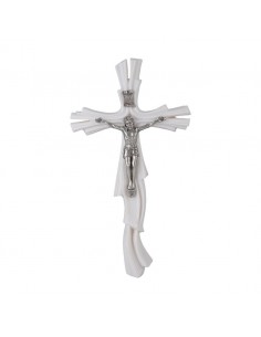Crucifijo de resina en blanco y Cristo de metal.
