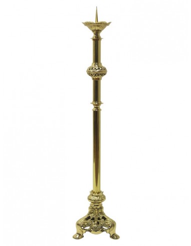 Candelero de 3 patas dorado.
La medida total es de 90 cm (contando el soporte para encajar la vela)
Medida sin contar soporte