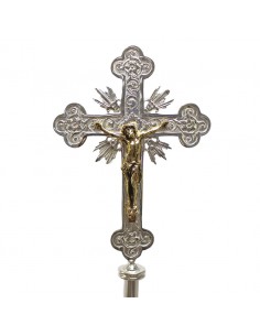 Cruz parroquial metal.
Disponible en dorada y niquelada.
Medida cruz parroquial: 195 cm 
Medida base: 25 cm de diametro
Med