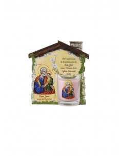 Casita de San José con vela perfumada y oración por detrás.
Vela: 6 cm de alto x 5 cm de ancho.
4 colores de velas diferentes