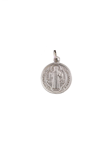 Medalla de San Benito de metal. 
3 cm de diámetro.