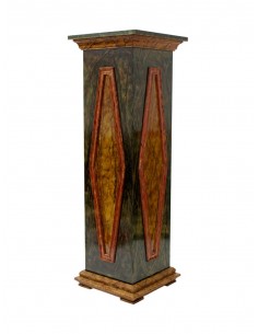 Columna de madera imitación mármol.
Parte de arriba: 40 cm x 40 cm.
Altura total: 121 cm.