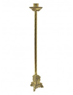 Candelero de bronce con 3 imágenes labradas. 
Altura de 1 metro.
Medida de la base: 18 cm x 18 cm.
Mechero de 6 cm.