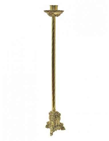 Candelero de bronce con 3 imágenes labradas. 
Altura de 1 metro.
Medida de la base: 18 cm x 18 cm.
Mechero de 6 cm.