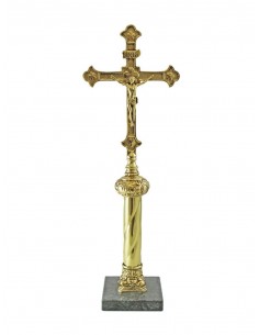 Cruz sobremesa de bronce con base de marmol 35 cm.
Medida: 45 cm de altura x 15 cm de ancho x 10 cm de fondo.