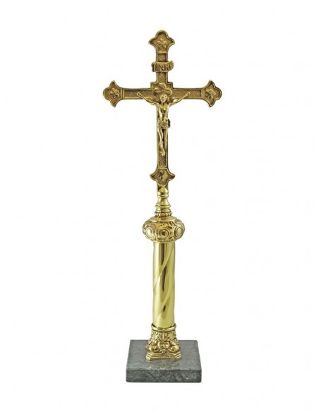 Cruz sobremesa de bronce con base de marmol 35 cm.
Medida: 45 cm de altura x 15 cm de ancho x 10 cm de fondo.