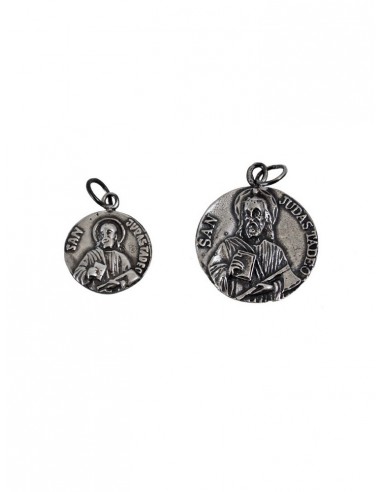Medalla San Judas Tadeo de plata. 
Disponible en dos medidas:
Medida: 1,5 cm y 2 cm.