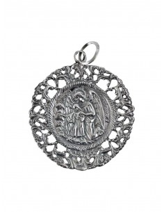 Medallón para cuna en Plata de Ley con la imagen de angél con niño. Medida: 6 cm. 