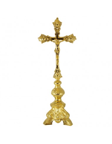 Crucifijo de sobremesa de 3 patas para el altar.
Disponible en 2 acabados: dorado y plateado.
CANDELEROS NO INCLUIDOS.
Refer