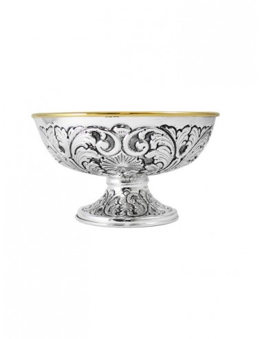 Copón patena fabricado en plata de ley con interior bañado en oro.
Este copón presenta un hermoso labrado barroco tanto en cop