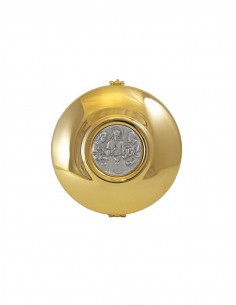 Caja de formas acabado en dorado con medallón de santa cena en bajo relieve. 
Medida total: 12 cm de ancho x 4 cm de altura.
