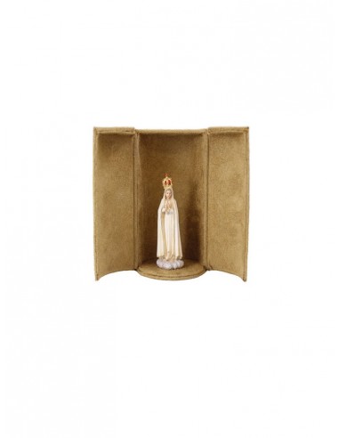 Virgen de Fatima realizada en madera, pintada a mano con todo detalle.
Lleva una corona acabada con pan de oro, así como los d