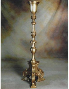 Portacirio de madera tallada dorada
Dimensiones: 130 cm.
Mechero: 10 cm