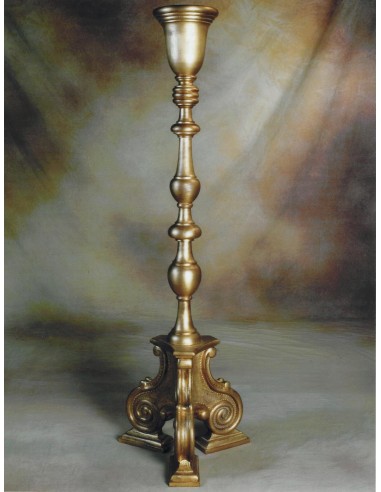 Portacirio de madera tallada dorada
Dimensiones: 130 cm.
Mechero: 10 cm