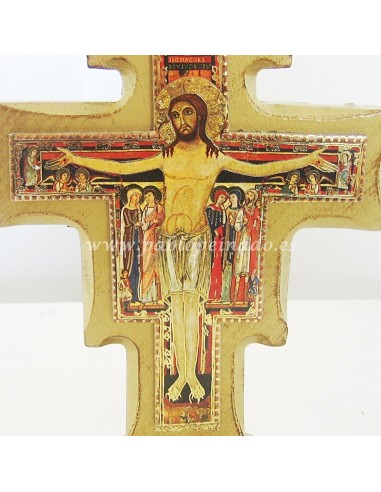 Cruz de madera de San Damián disponible en dos medidas.