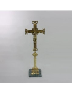Cruz sobremesa bronce con base de mármol.

Dimensiones:

Altura 84 cm
Base marmol: 21x21 cm