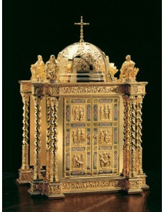 Sagrario acabado en dorado con baño de oro.

Dimensiones: 
Puerta de 26,6x34,9
Sagrario de 85x60x42 cm.