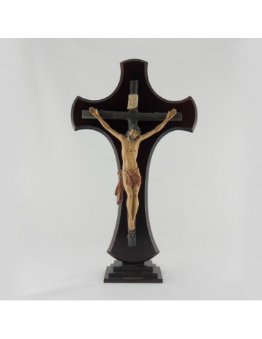 Cristo con base cruz
Medidas: 61 x 28 CM