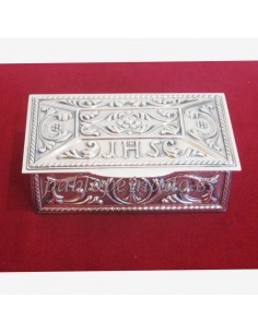 Caja de llaves de Sagrario latón plateado.

Dimensiones: 9.9 x 5.4 x 2 cms.
