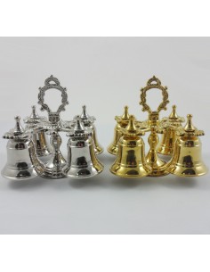 Carrillón compuesto de 4 campanas. Acabado dorado y niquelado.

11x10,5 cm