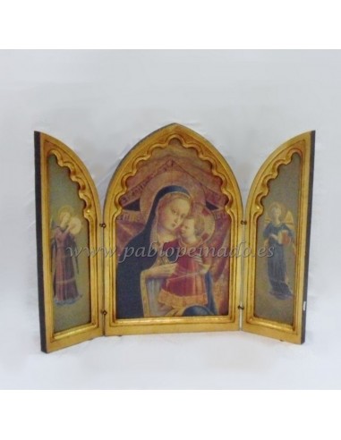 Tríptico de madera con la imagen de la Virgen con niño.
Dimensiones: 58x45 cm.