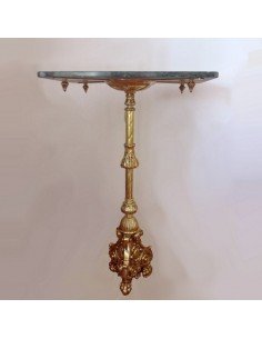 Mesa credencial en bronce y mármol. Dimensiones: 80 x 55 x 45 cm.