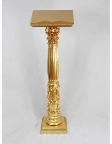Atril de pie madera, pan de dorado, columna Griega. 

Altura: 158 cm.
Posalibro: 33 x 42 cm.